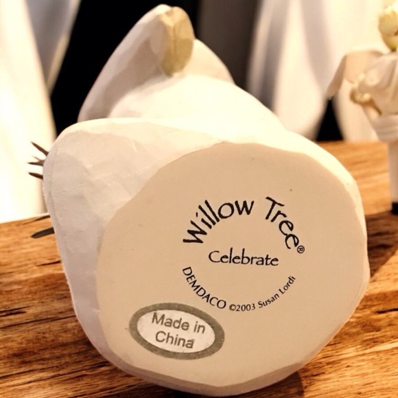 Willow Tree Celebrate‎ Angel Figurine by Susan Lordi Demdaco 2003 - Picture 3 of 3